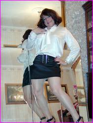 Click to enlarge Miss Denise Hewitt's wonderful Mega Photo!