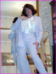 Click to enlarge Miss Denise Hewitt's wonderful Mega Photo!
