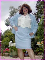 Click to enlarge Miss Denise Hewitt's wonderful Mega Photo!