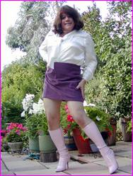 Click to enlarge Miss Denise Hewitt's wonderful Mega Photo!