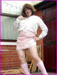 Click to enlarge Miss Denise Hewitt's wonderful Mega Photo!