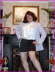 Click to enlarge Miss Denise Hewitt's wonderful Mega Photo!