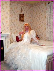 Click to enlarge Miss Denise Hewitt's wonderful Mega Photo!