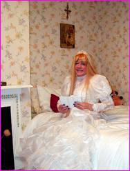 Click to enlarge Miss Denise Hewitt's wonderful Mega Photo!