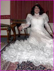 Click to enlarge Miss Denise Hewitt's wonderful Mega Photo!