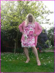 Click to enlarge Miss Denise Hewitt's wonderful Mega Photo!