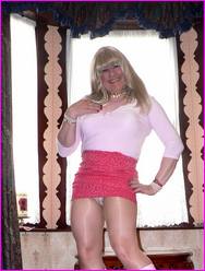Click to enlarge Miss Denise Hewitt's wonderful Mega Photo!