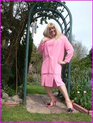 Click to enlarge Miss Denise Hewitt's wonderful Mega Photo!