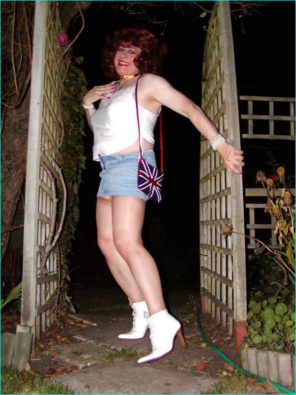 Miss Denise Hewiitt - Your On-Line TV Super- Model!