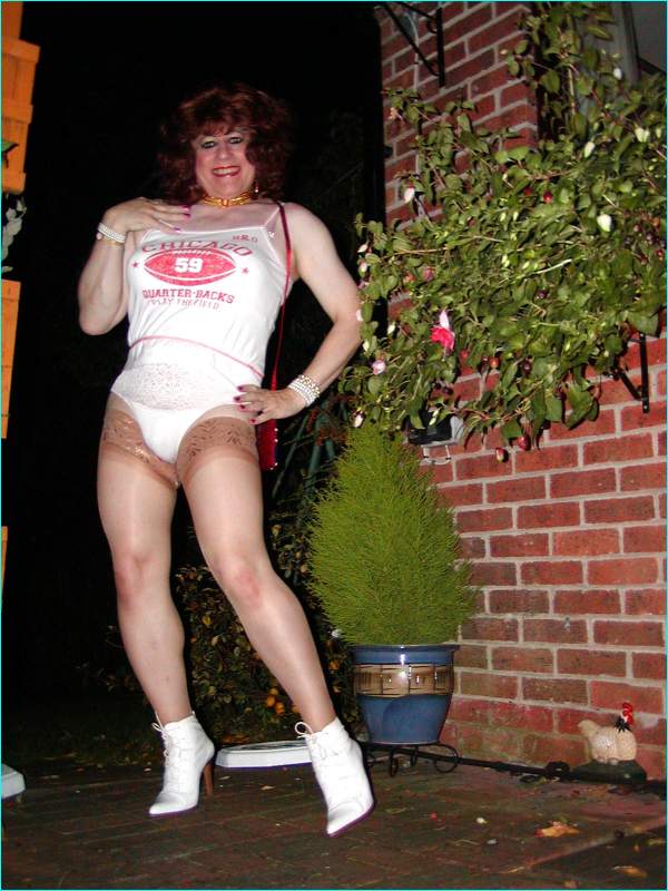 Miss Denise Hewiitt - Your On-Line TV Super- Model!