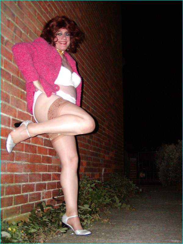 Miss Denise Hewitt - Your On-Line TV Super- Model!