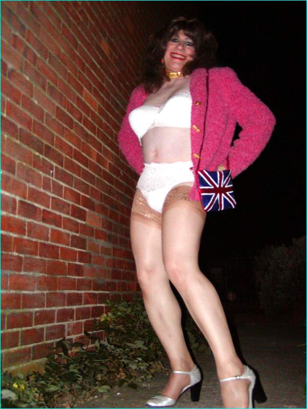 Miss Denise Hewitt - Your On-Line TV Super- Model!