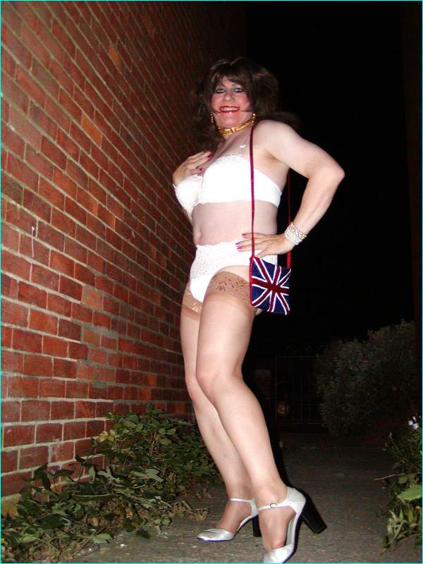 Miss Denise Hewitt - Your On-Line TV Super- Model!