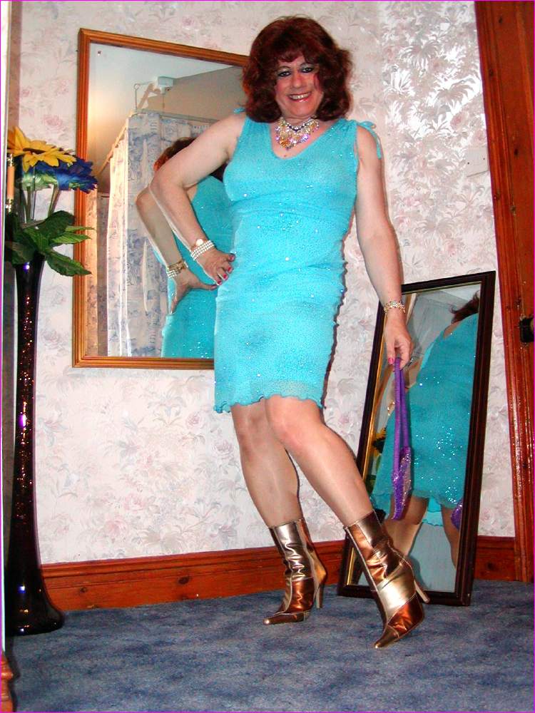 Miss Denise Hewitt : Your Favourite On-Line TV Super Model!