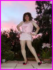[Click to enlarge Miss Denise Hewitt's MEGA TV Photo!]