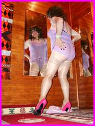 [Click to enlarge Miss Denise Hewitt's MEGA TV Photo!]