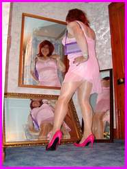 [Click to enlarge Miss Denise Hewitt's MEGA TV Photo!]