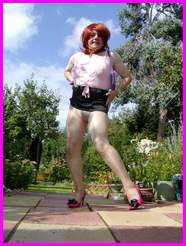 [Click to enlarge Miss Denise Hewitt's MEGA TV Photo!]