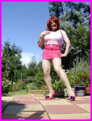 [Click to enlarge Miss Denise Hewitt's MEGA TV Photo!]