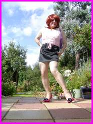[Click to enlarge Miss Denise Hewitt's MEGA TV Photo!]