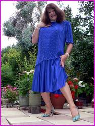 Click to enlarge Miss Denise Hewitt's wonderful Mega Photo!