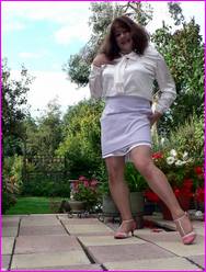 Click to enlarge Miss Denise Hewitt's wonderful Mega Photo!