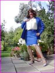 Click to enlarge Miss Denise Hewitt's wonderful Mega Photo!