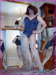 Click to enlarge Miss Denise Hewitt's wonderful Mega Photo!