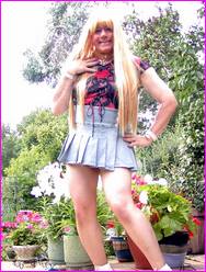 Click to enlarge Miss Denise Hewitt's wonderful Mega Photo!