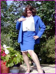 Click to enlarge Miss Denise Hewitt's wonderful Mega Photo!