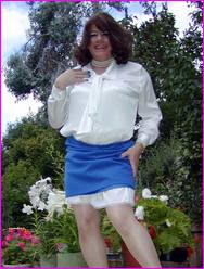 Click to enlarge Miss Denise Hewitt's wonderful Mega Photo!