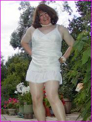 Click to enlarge Miss Denise Hewitt's wonderful Mega Photo!