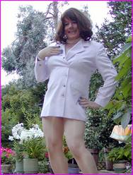 Click to enlarge Miss Denise Hewitt's wonderful Mega Photo!
