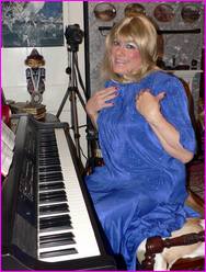 Click to enlarge Miss Denise Hewitt's wonderful Mega Photo!