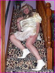 Click to enlarge Miss Denise Hewitt's wonderful Mega Photo!