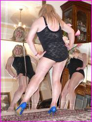 Click to enlarge Miss Denise Hewitt's wonderful Mega Photo!