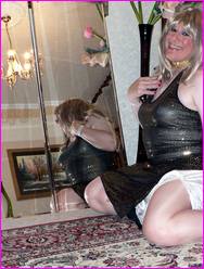 Click to enlarge Miss Denise Hewitt's wonderful Mega Photo!